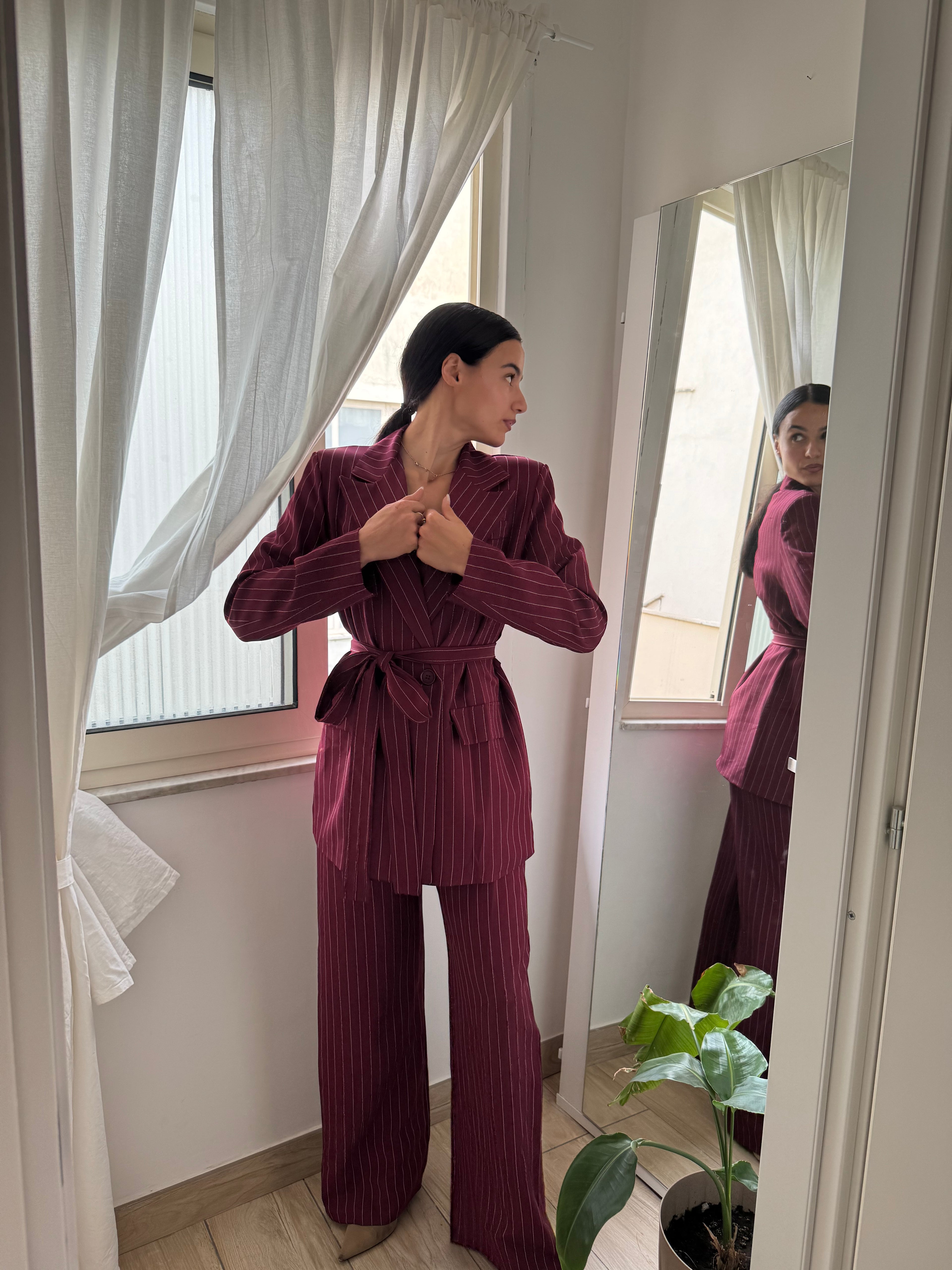 Tailleur gessato bordeaux