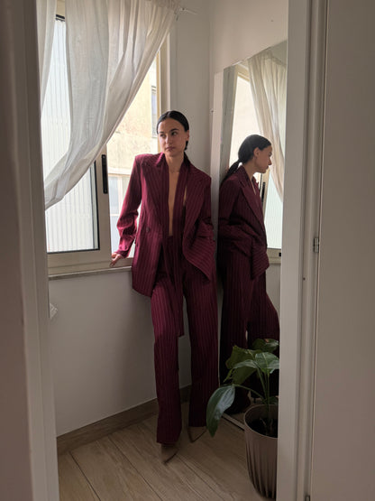 Tailleur gessato bordeaux