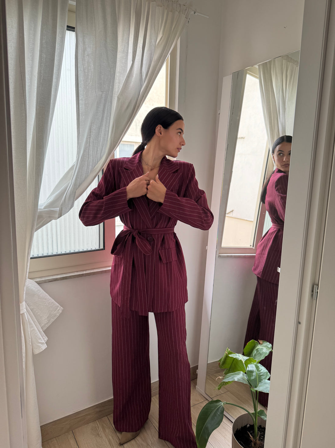 Tailleur gessato bordeaux