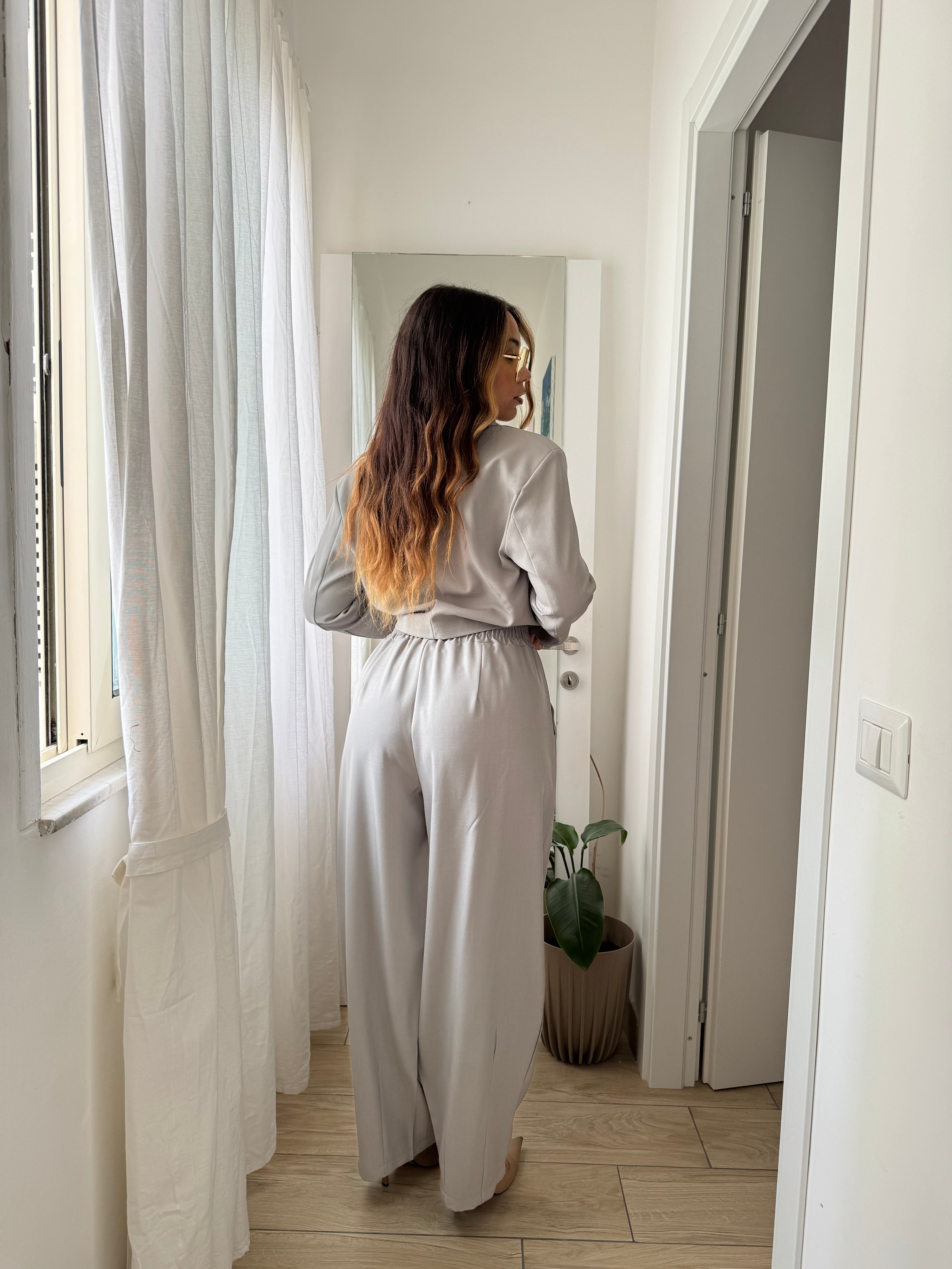 Tailleur cropped grigio ghiaccio
