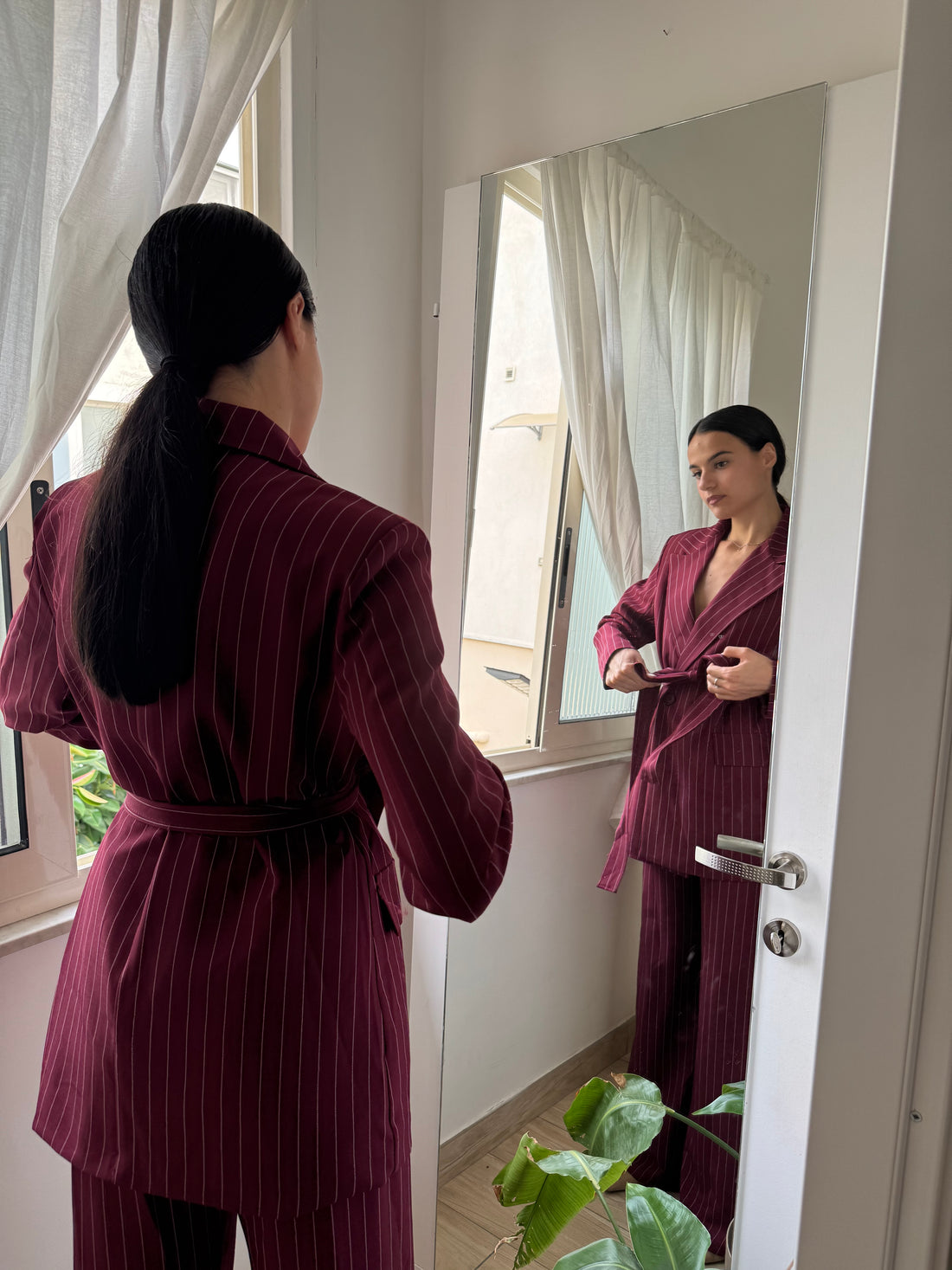 Tailleur gessato bordeaux
