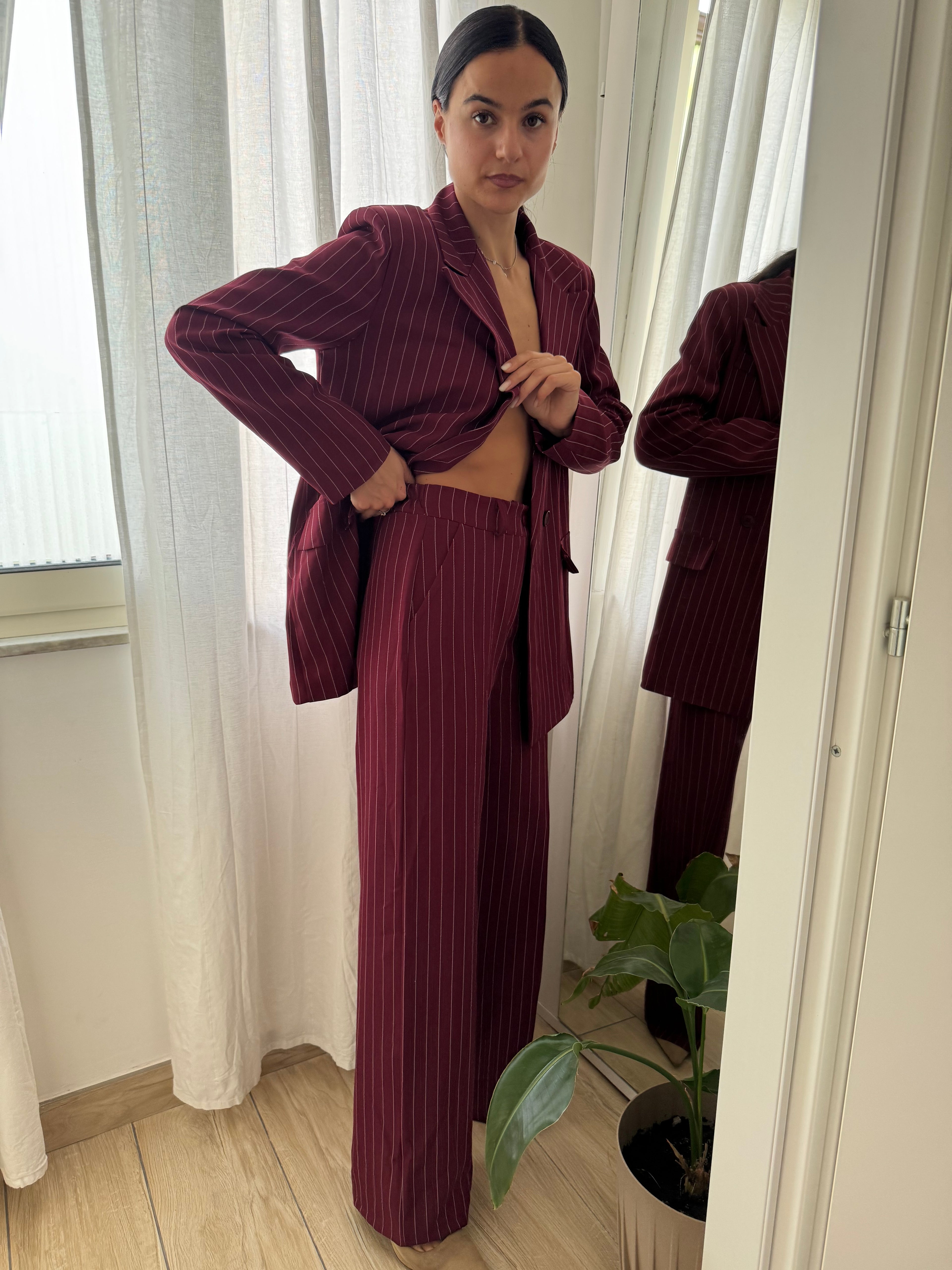 Tailleur gessato bordeaux