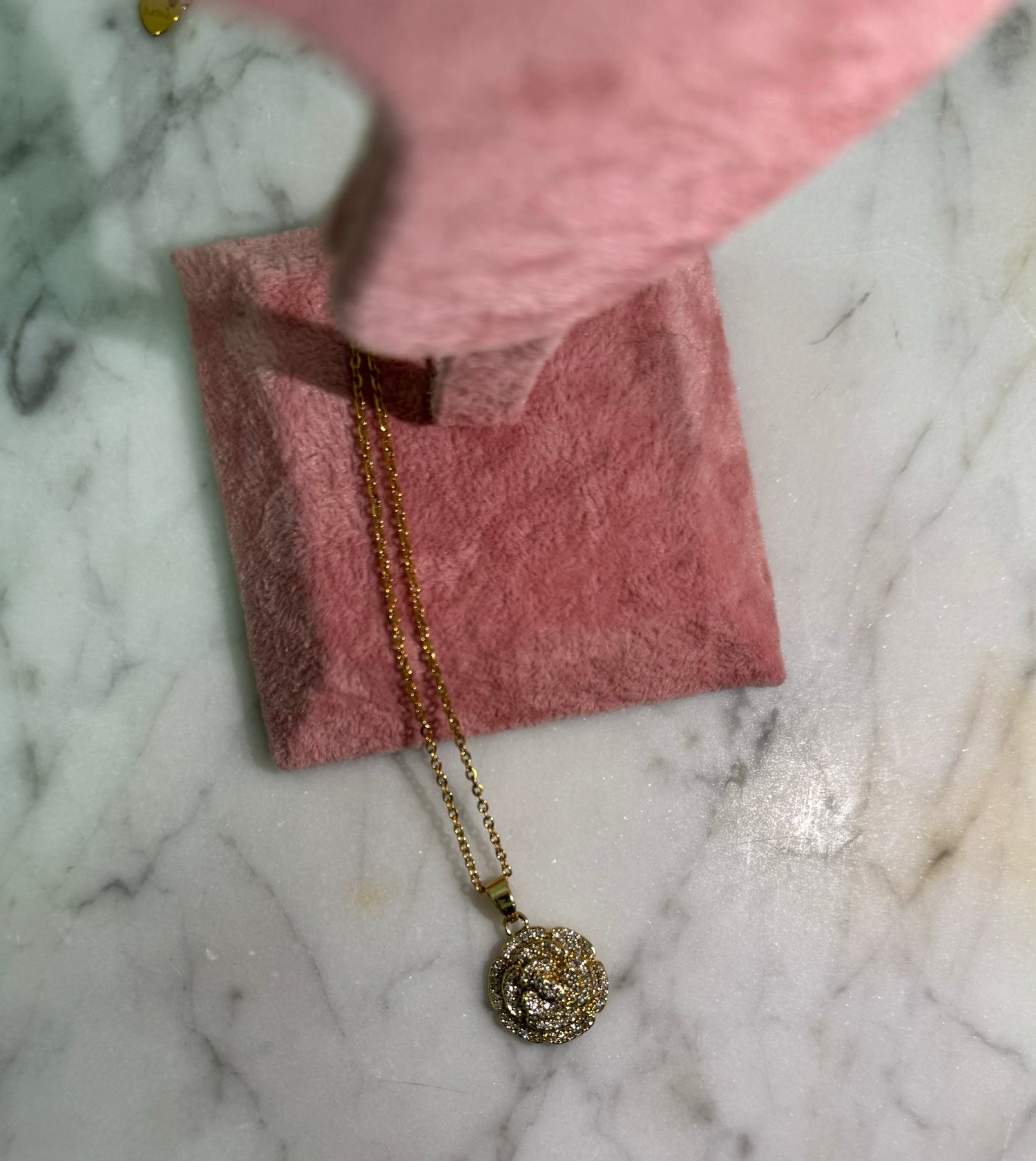 Collana rosa oro