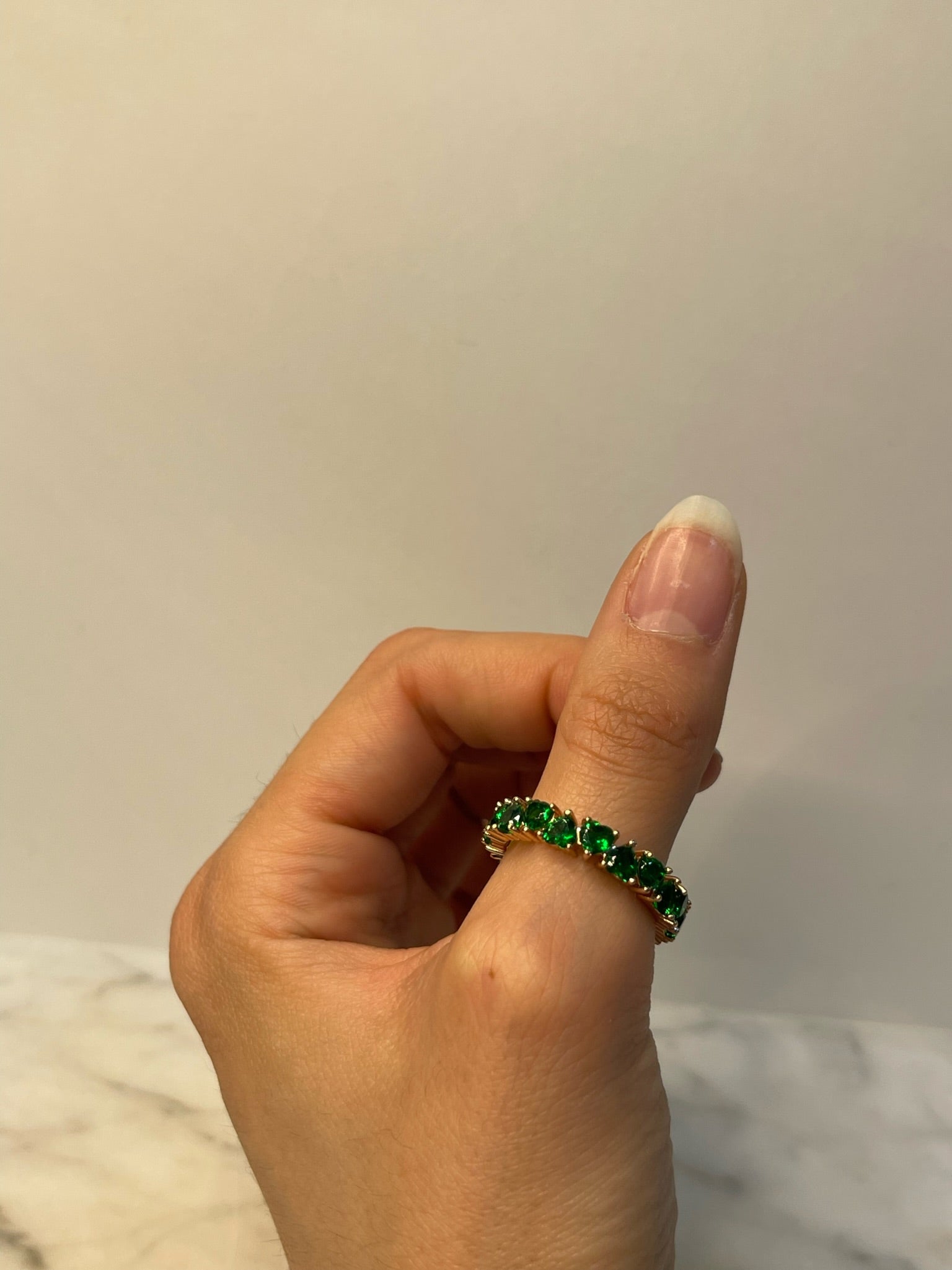 Anello fascia cuori smeraldo - Wonderstyle